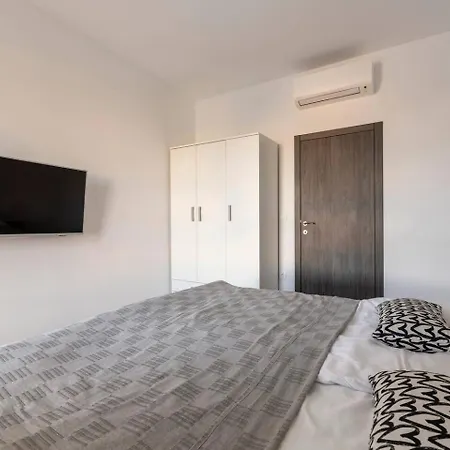 La Terrazza * * * *city Center Lux New Apt+parking * Pula